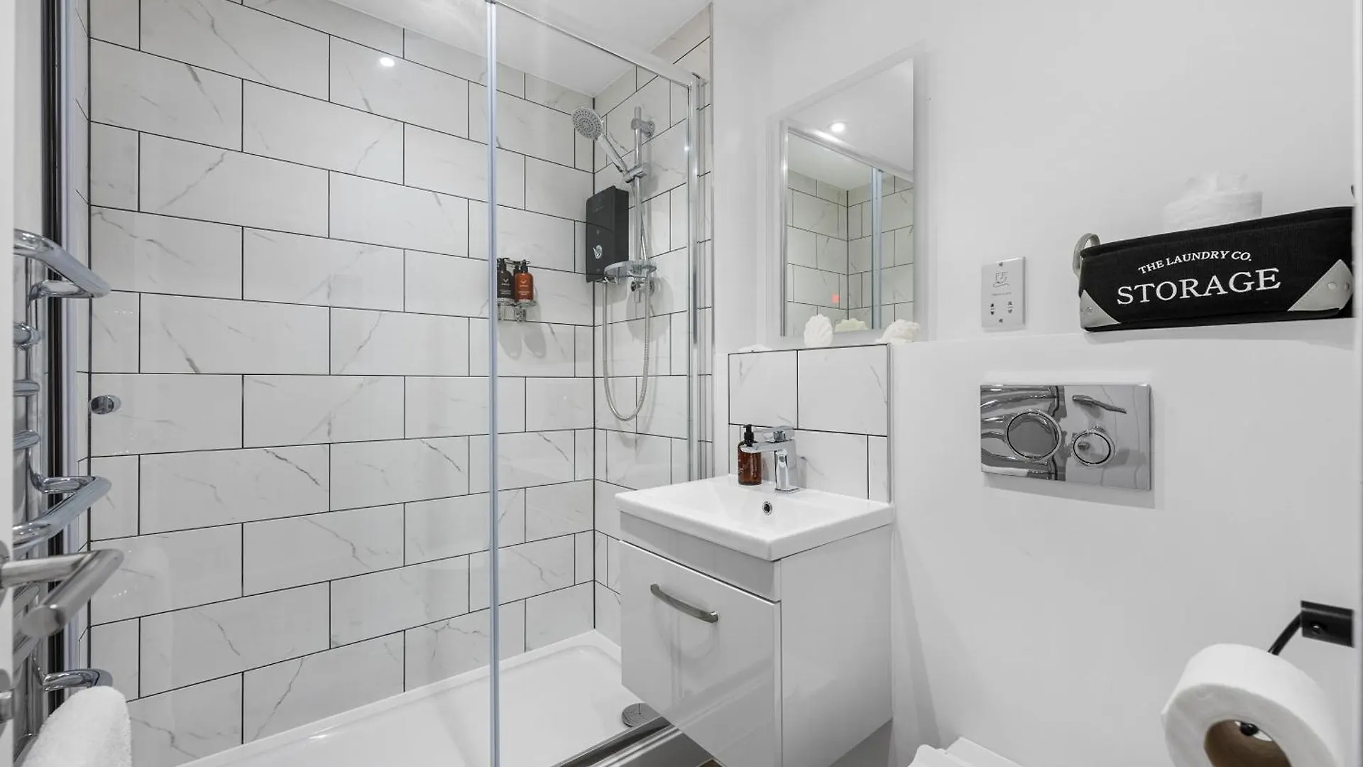 1 Bedroom Chic, City Centre, Cosy & Stunning Apartment In Southampton, Sleeps 4, Summer Special Offer - By Blue Puffin Stays  Southampton