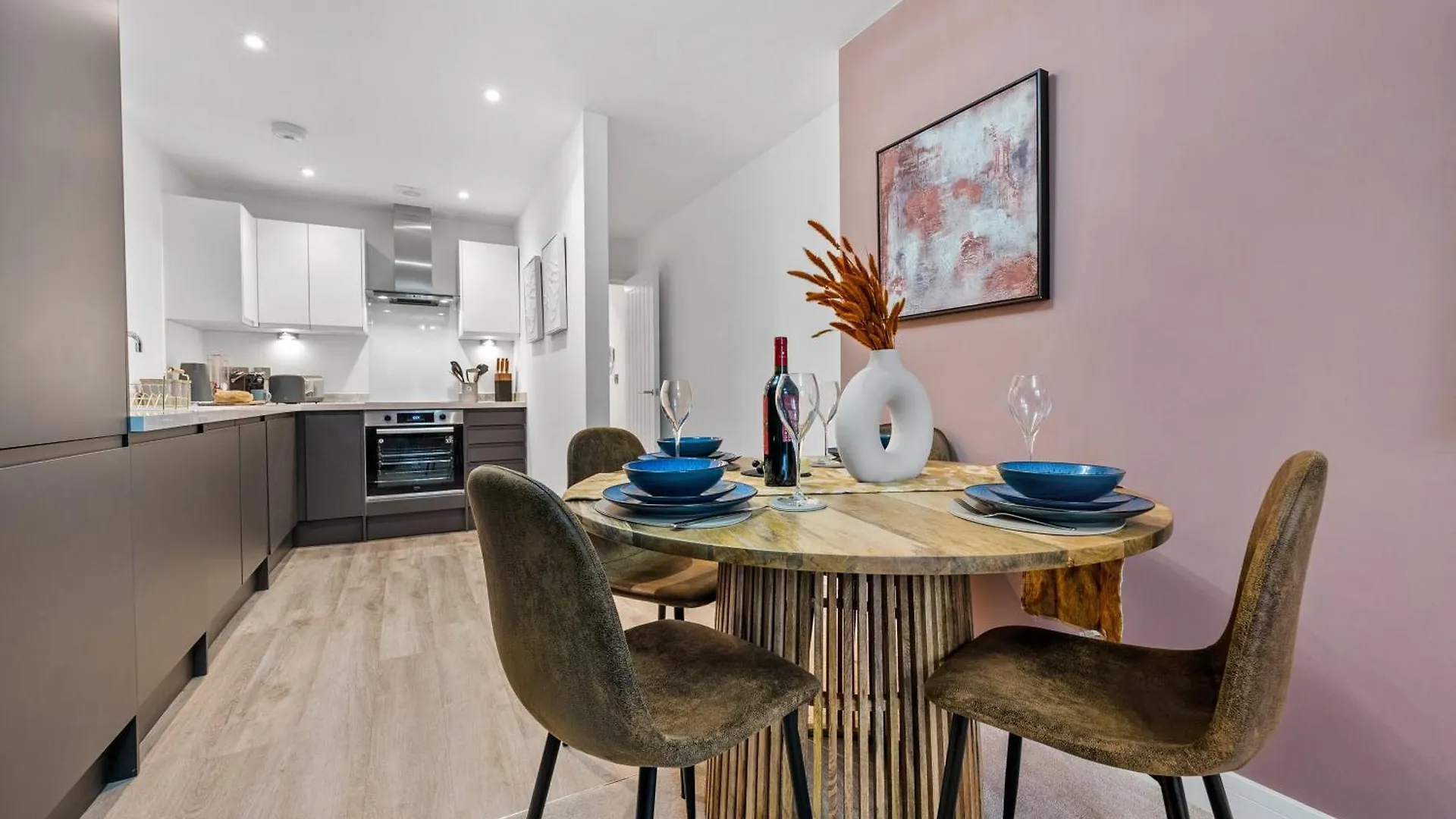 1 Bedroom Chic, City Centre, Cosy & Stunning Apartment In Southampton, Sleeps 4, Summer Special Offer - By Blue Puffin Stays