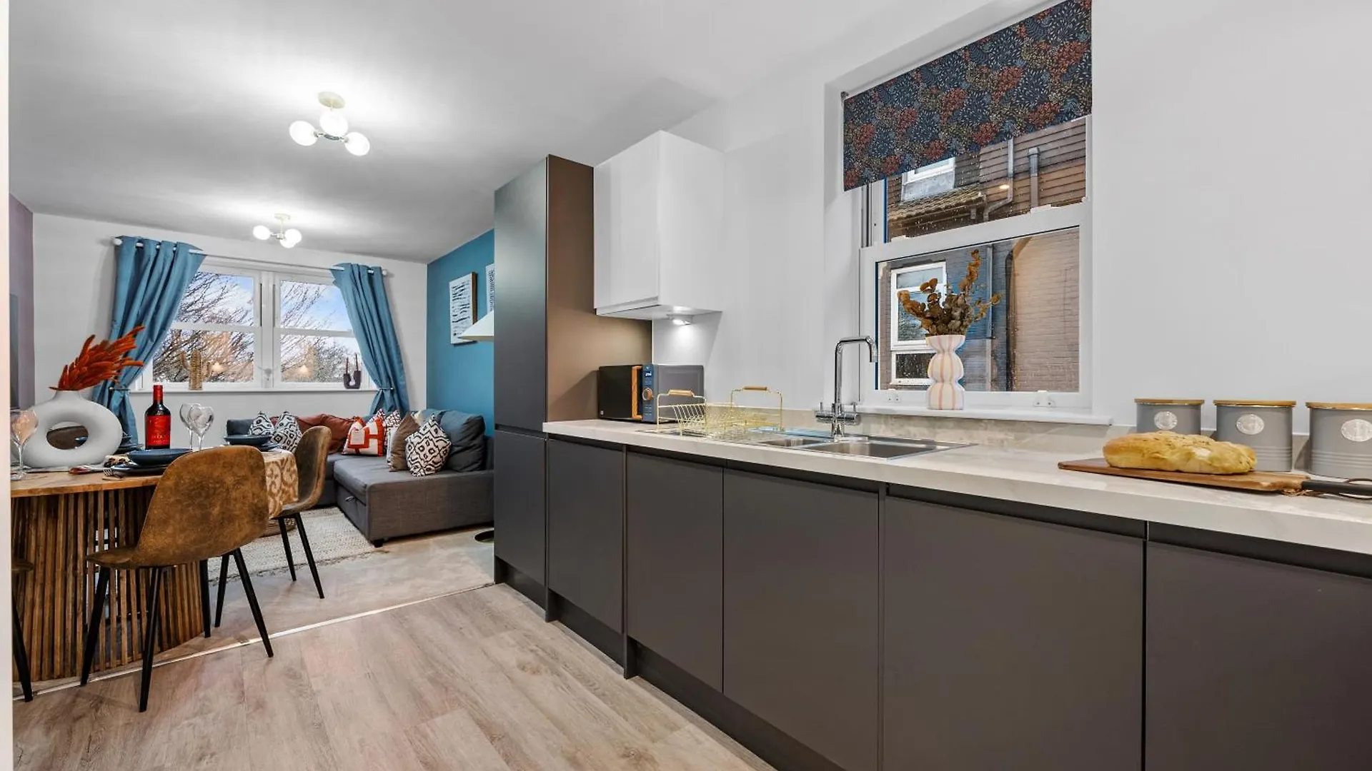 1 Bedroom Chic, City Centre, Cosy & Stunning Apartment In Southampton, Sleeps 4, Summer Special Offer - By Blue Puffin Stays