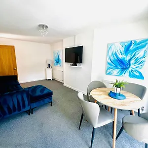Peaceful Location With Free Parking For 2 Cars - Hosts Up To 4- Business Or Leisure Stays, Inc Hot-tub-netflix-complimentary Breakfast Southampton